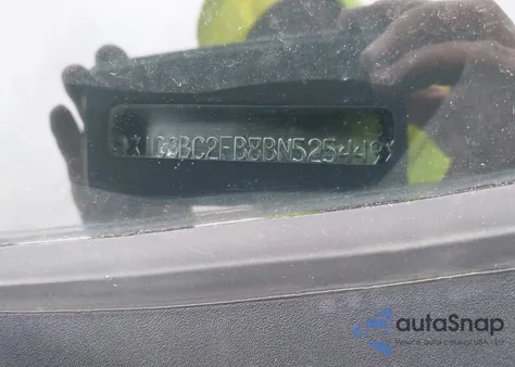 2011 Chrysler 200 Limited z USA, uszkodzony, nr VIN 1C3BC2FB8BN525449